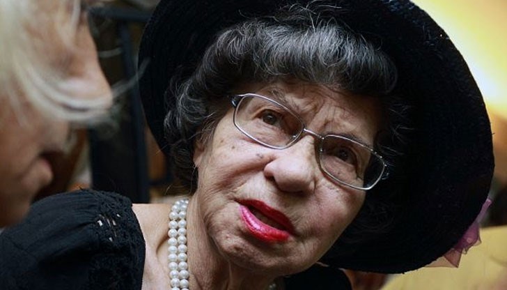 Въпреки че е най-възрастната играеща в света актриса, името й няма да бъде записано в престижната класация, защото няма 15 000 лева Въпреки че е най-възрастната играеща в света актриса, името й няма да бъде записано в престижната класация, защото няма 15 000 лева