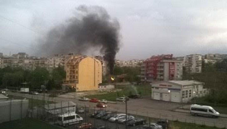 Пламъците са избухнали в близост до Блок 1 между 19.30 и 20.00 часа тази вечер