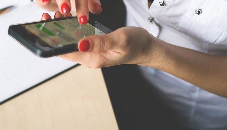 Според докторите, момичето вече не може да си изправи шията, поради деформация