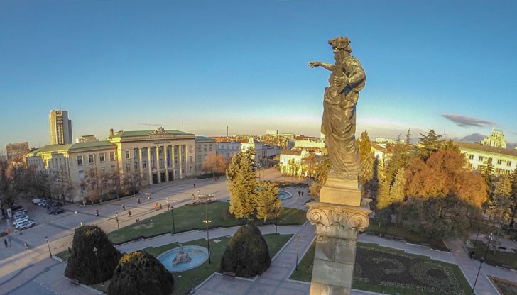 Събитието за първа година е в тридневен формат