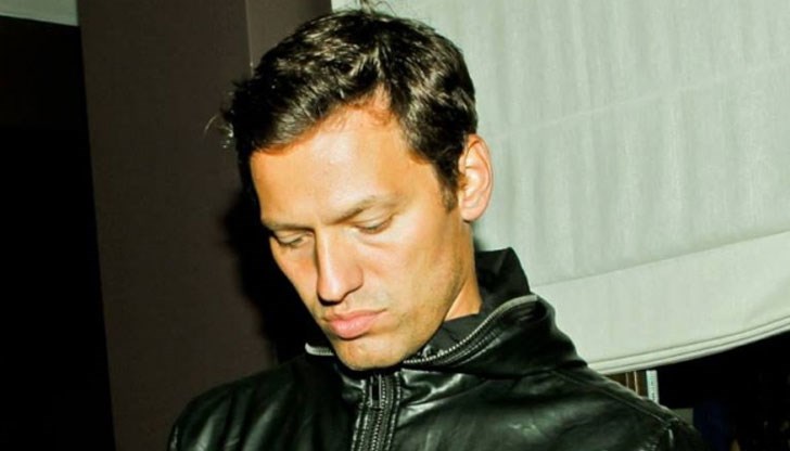 Певецът блъска като обезумял жена: Тя е болна психически, преследва ме