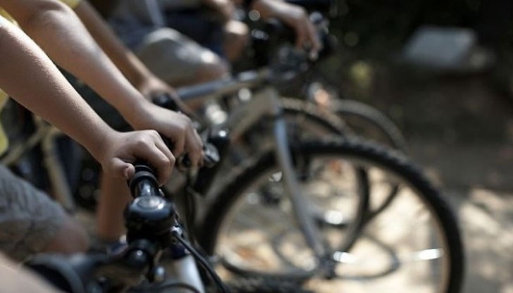Чрез първата за сезона масова велосипедна проява в деня на шегата сдружение Вело-Русе напомня за нерешения проблем с липсата на велоалея от Русе към лесопарк Липник