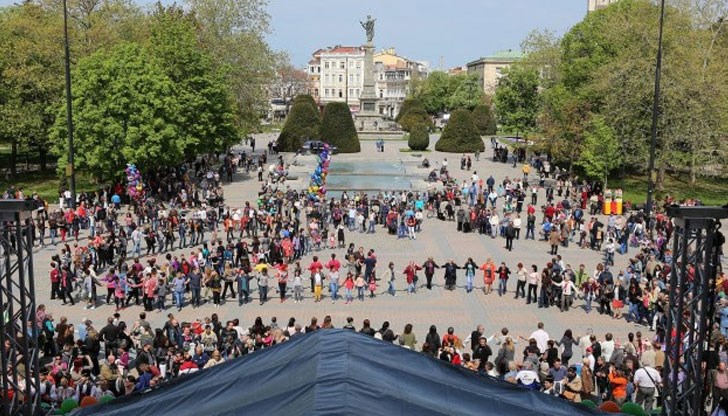 Разигра се и великденска томбола с многобройни награди