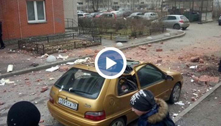 Евакуираха хората, кола е потрошена