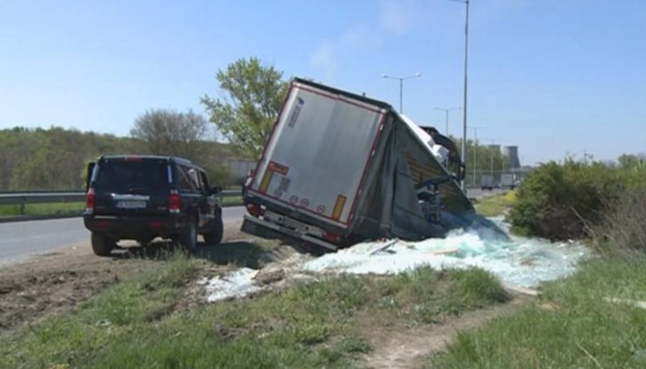 Според него на този главен международен път то е излишно и опасно