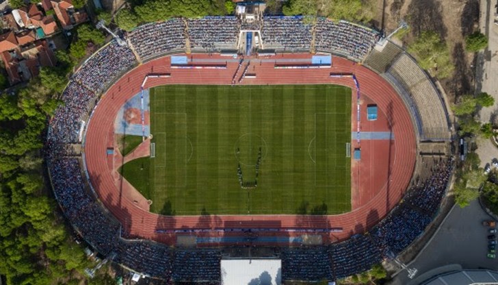 Хилядите зрители посрещнаха любимия си отбор на роден терен с бурни аплодисменти