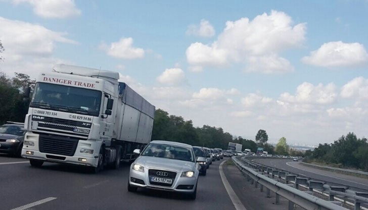 Пътната полиция вече глобява за неспазването на средна скорост на две от най-натоварените магистрали