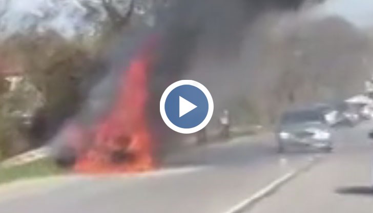 Кола се запали на Околовръстен път в София