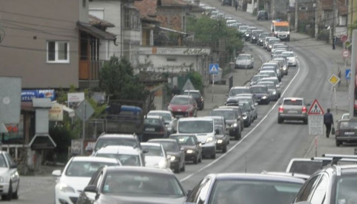 Тежки катастрофи и тапи по магистралите е деня на голямото прибиране