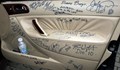 Каварна продава колата с автографите на звездите