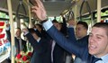 Абитуриенти отидоха на бала с ...автобус от градския транспорт