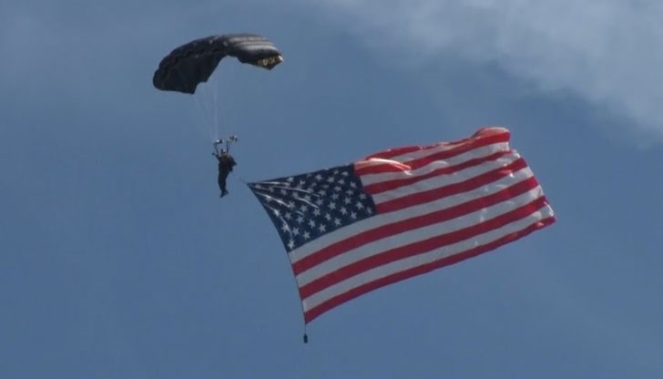 Американски командос загина вчера при демонстрационно скачане над река Хъдсън
