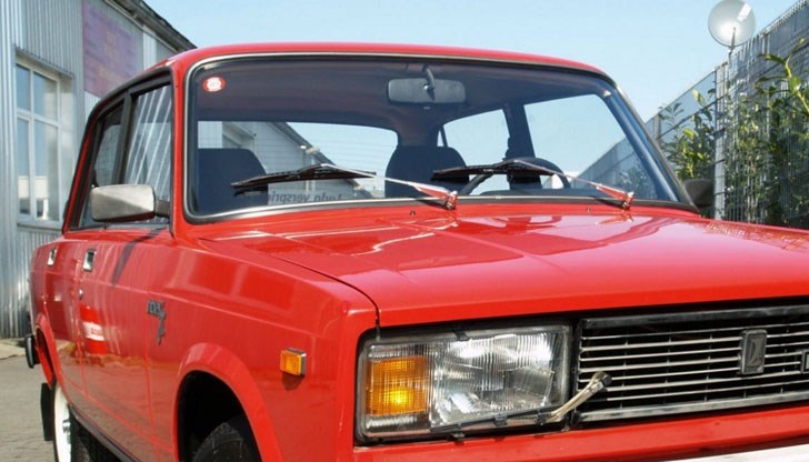 Кражбата е извършена на 1 април 1999 година Кражбата е извършена на 1 април 1999 година