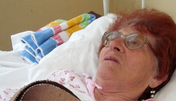 Ритнатата на спирка възрастна жена моли прокуратурата да си свърши работата! Ритнатата на спирка възрастна жена моли прокуратурата да си свърши работата!