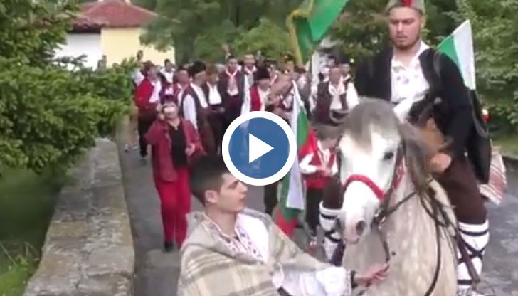 Ивайло предизвика национален фурор с уникалното си явяване на своя абитуриентски бал