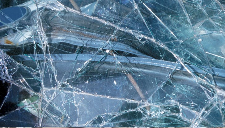 Фолквсаген Пасат навлезе в насрещното и блъсна Рено Клио край Русофилите Фолквсаген Пасат навлезе в насрещното и блъсна Рено Клио край Русофилите