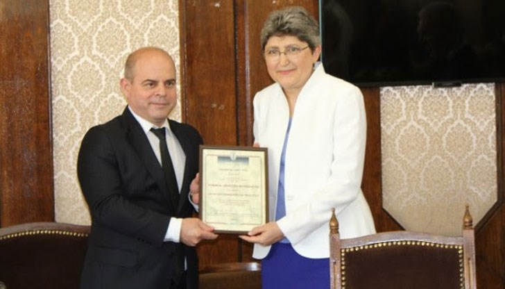 Професор Румяна Ценкова бе отличена за постигнати високи постижения в науката