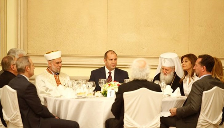 Тази вечер президентът е на тържествена вечеря ифтар