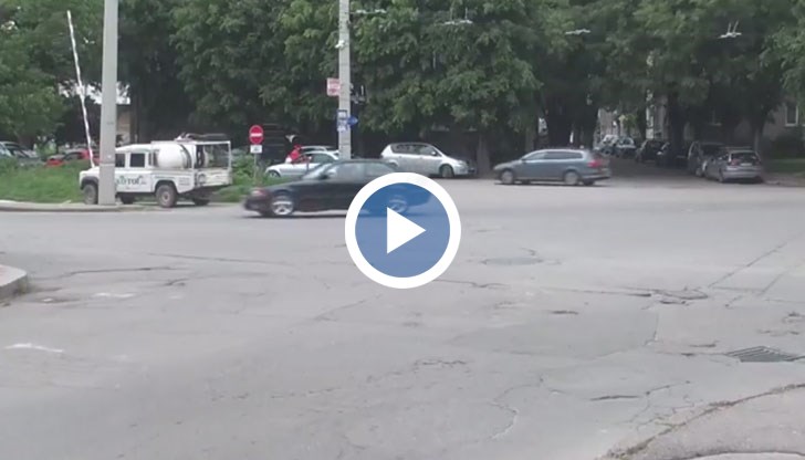 Липсва маркировка, пешеходците се чудят как да минат