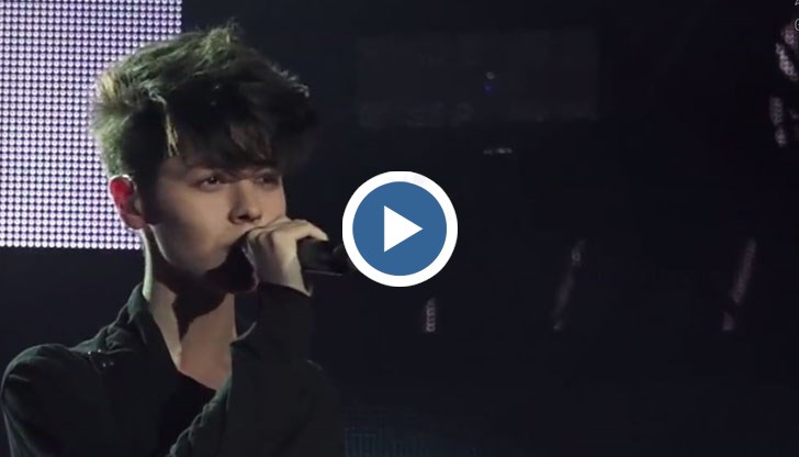 Вижте как се справя талантливият музикант на сцената в Украйна!