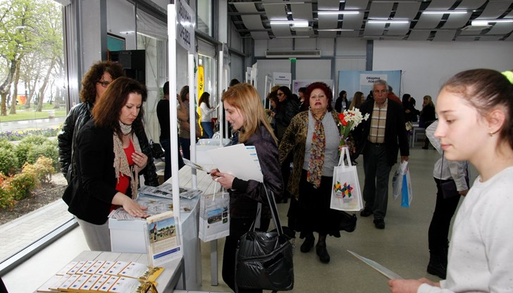 Компанията предлага превоз на индивидуални или семейни туристи от и до летища Букурещ, Варна и Истанбул до Бургас и градовете в региона