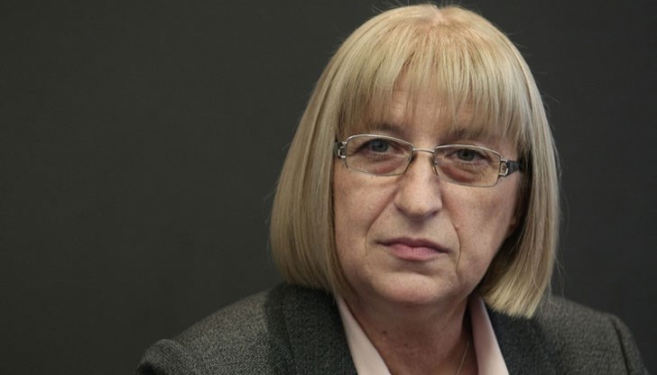 Цецка Цачева издаде заповед, с която го отстрани от длъжност