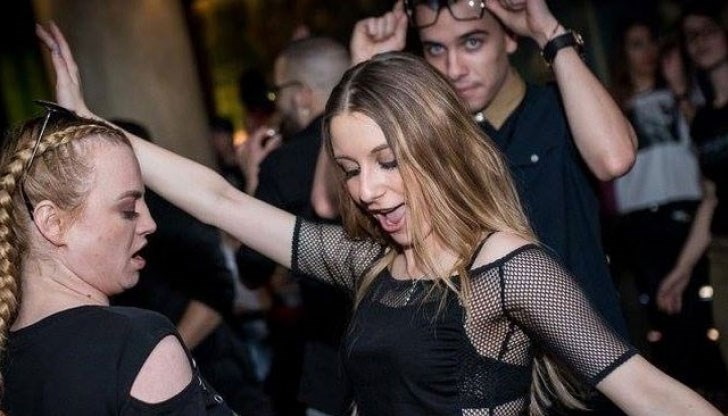 Михаела бе в центъра на партито след безапелационната си победа