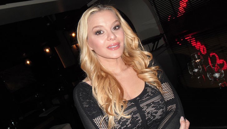 Дивата предизвика доста коментари в социалната мрежа заради кадър със своята майка