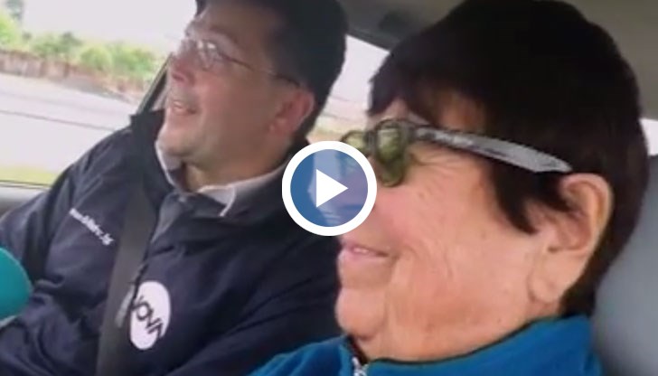 Симпатичната дама върти волана от близо половин век