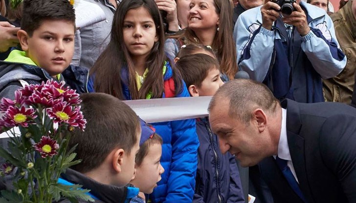 В йерархията на духа и културата първенци не са политиците, а рицарите на буквите