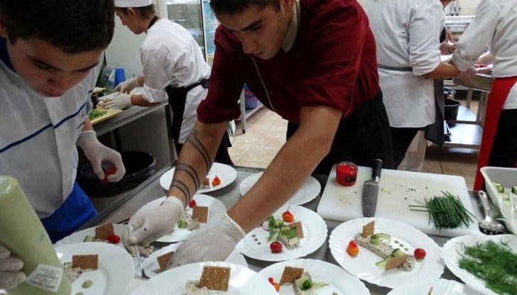 Кулинарното състезание ще се проведе от 9 часа в ресторант "Кралска закуска" Кулинарното състезание ще се проведе от 9 часа в ресторант "Кралска закуска"