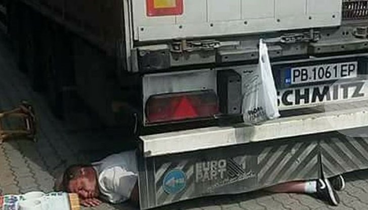 Може би не е успял да стигне до кабината?