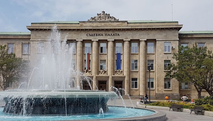 Русенка влиза в затвора за 1 година, заради това, че измамила възрастна жена Русенка влиза в затвора за 1 година, заради това, че измамила възрастна жена