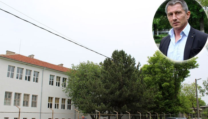 Това момченце е от крайно бедно семейство. То няма стотинки за една вафла, за него 20 лв. са истинско състояние Това момченце е от крайно бедно семейство. То няма стотинки за една вафла, за него 20 лв. са истинско състояние