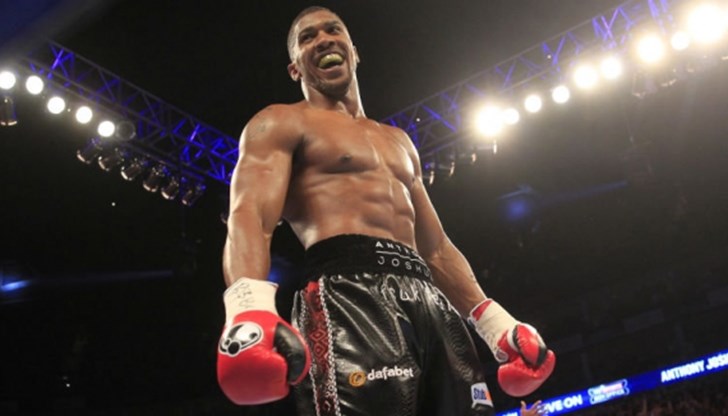 За него е по-важно да направи голям мач в САЩ, който да му докара много приходи