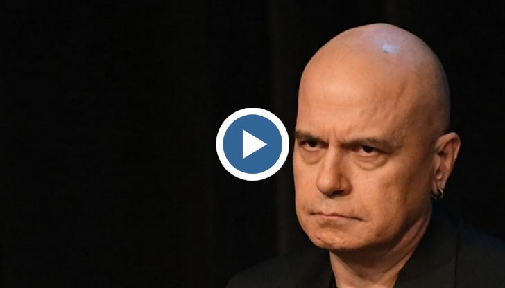 НА ЖИВО: За втори ден Слави протестира пред паметника на Цар Освободител