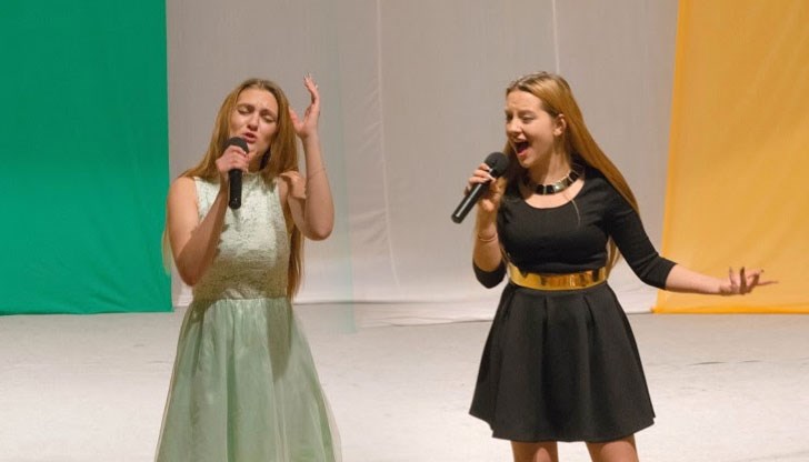Русенските таланти Мирела и Пресияна Димитрови се завърнаха с първи награди от ХІІІ Национален фестивал за млади изпълнители на българска патриотична песен „Родолюбие“