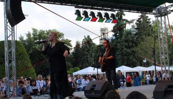 Тя се появи на голямата сцена на тринадесетото туристическо изложение "Уикенд туризъм"