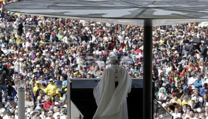Богородица споделила с тях три апокалиптични тайни: за войната, комунизма и смъртта на папата
