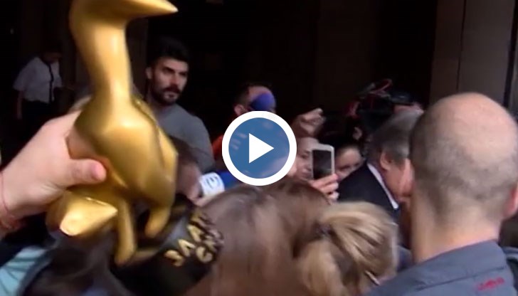 Боби Баклинов отиде да го връчи на руския посланик Анатолий Макаров