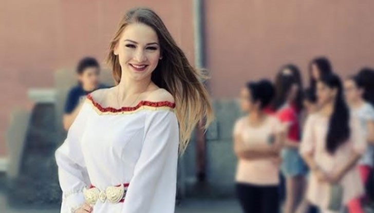 Тя съчета в себе си облика на нестинарката, самодивата и народната носия