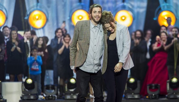 Нищо, плюйте си, сигурно така ви олеква... Нищо, плюйте си, сигурно така ви олеква...