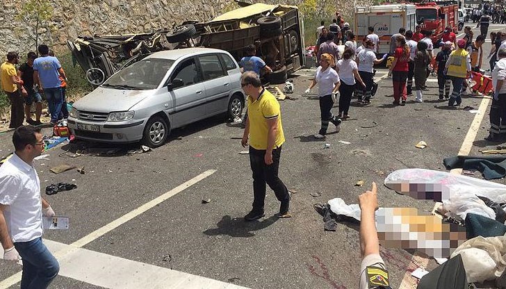 22 жени и двамата шофьори са загинали, но едната жена не е трябвало да бъде в автобуса 22 жени и двамата шофьори са загинали, но едната жена не е трябвало да бъде в автобуса