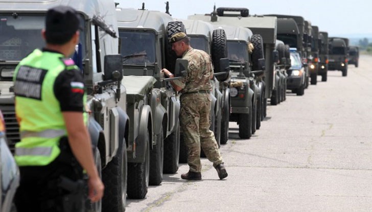 Стотици военни и бойна техника се изсипаха на полигона в Ново село