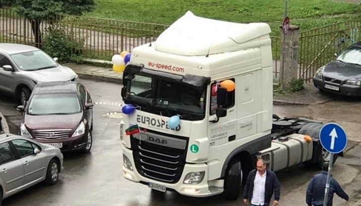 Други пък наблягат на оригиналността и идват с... каруци