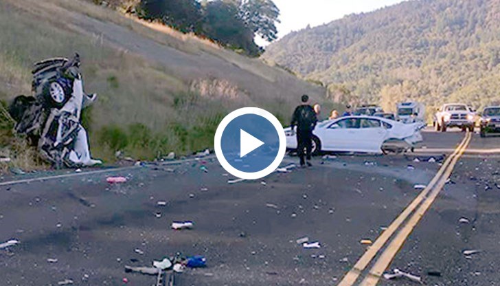 Адският сблъсък разцепил седана на две, запращайки задницата край пътя