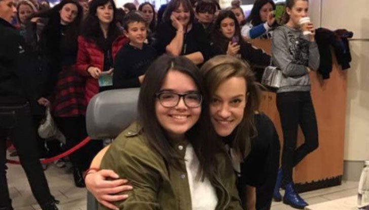 Болестта засяга и ръцете, което отнема на Вили и любимото и занимание - да рисува