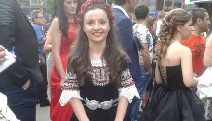 Това е най-красивото, с което мога да бъда облечена тази вечер, сподели развълнуваната абитуриентка