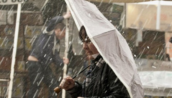 Очакват ни интензивни валежи с гръмотевици и градушки Очакват ни интензивни валежи с гръмотевици и градушки