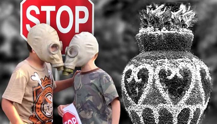 Усеща се силна, остра миризма на изгорял бакелит във въздуха